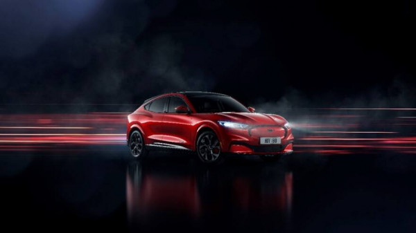 MACHE1.jpg La famille Mustang s'agrandit : voici la Ford Mustang Mach-E, 100% électrique, puissante et racée